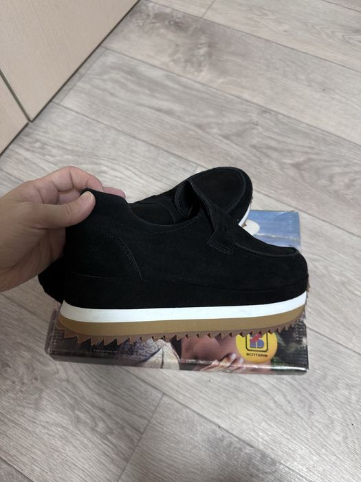 Замшевые кроссовки 37 размер