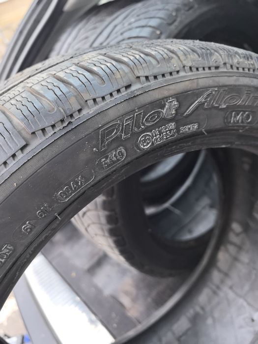 235/45/19 MICHELIN