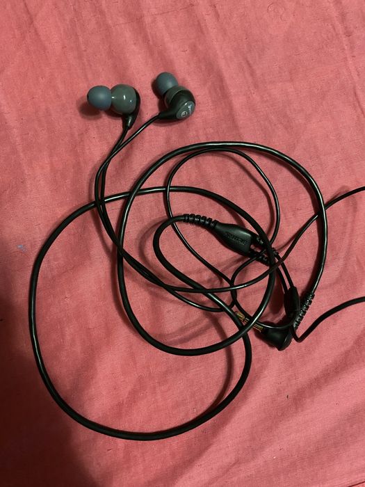 Продам наушники Shure