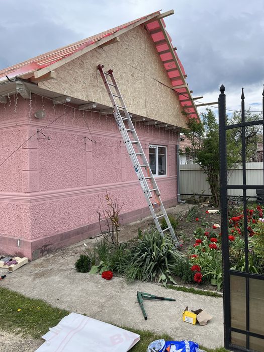 Executam acoperisuri si mici reparati