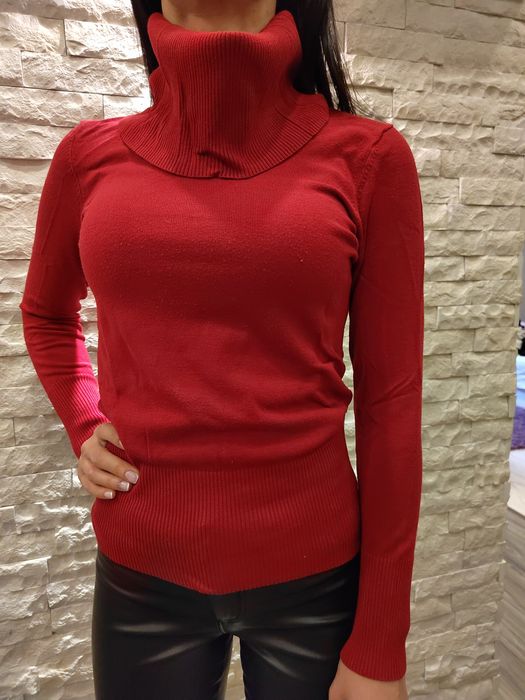 Мек Червен Пуловер