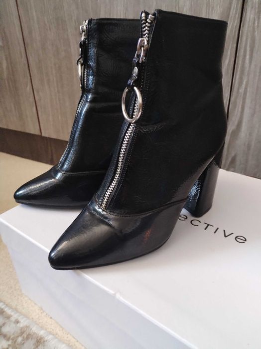 Дамски боти с ток