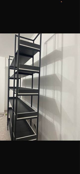 Полки крепкие стоящие