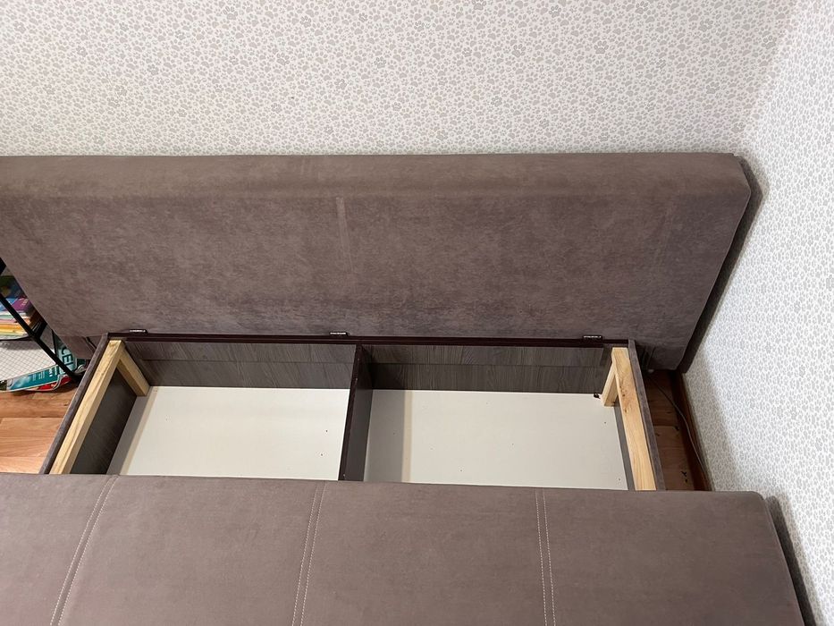 Продам диван ,в отличном состоянии