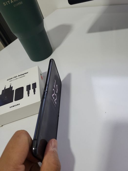 Motorola RAZR 40 ultra yoki Razr+ 2023 ekran holatlari zur 256 gb