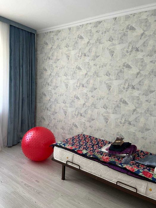 4/8/16 - 4х комнатная квартира 110м2  в махалле "Олмос" - 92000$.