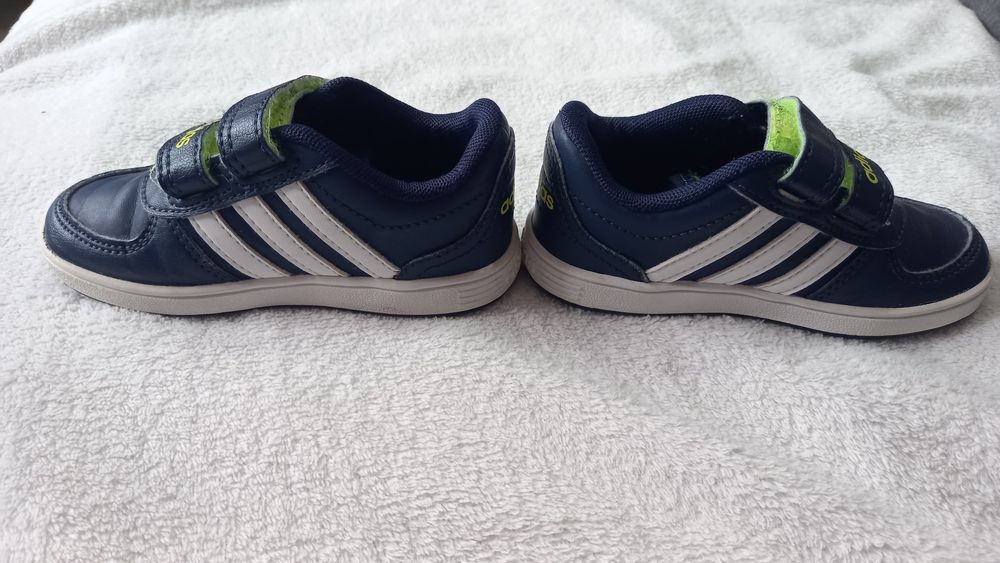 Маратонки Адидас номер 23