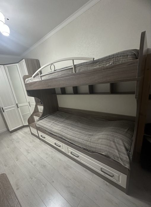 Продам двухьярусную кровать