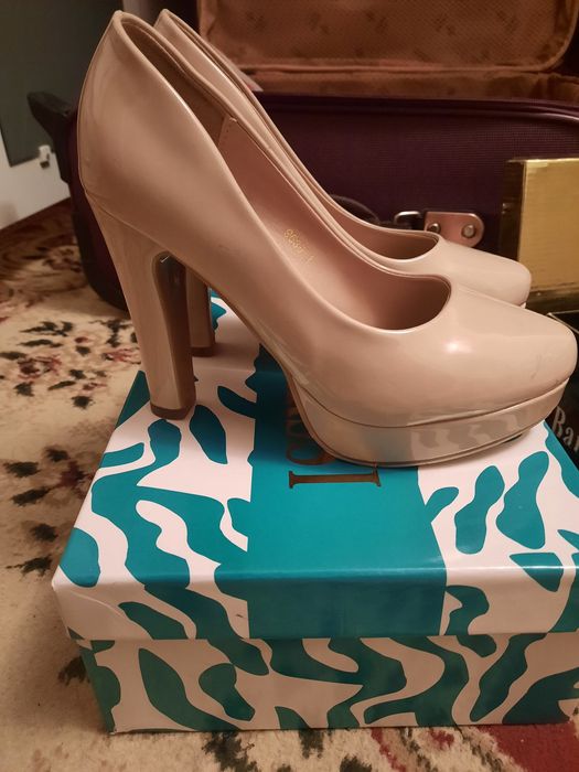 Женская обувь. Туфли