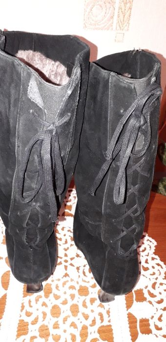 Дамски ботуши италиански, натурален велур.