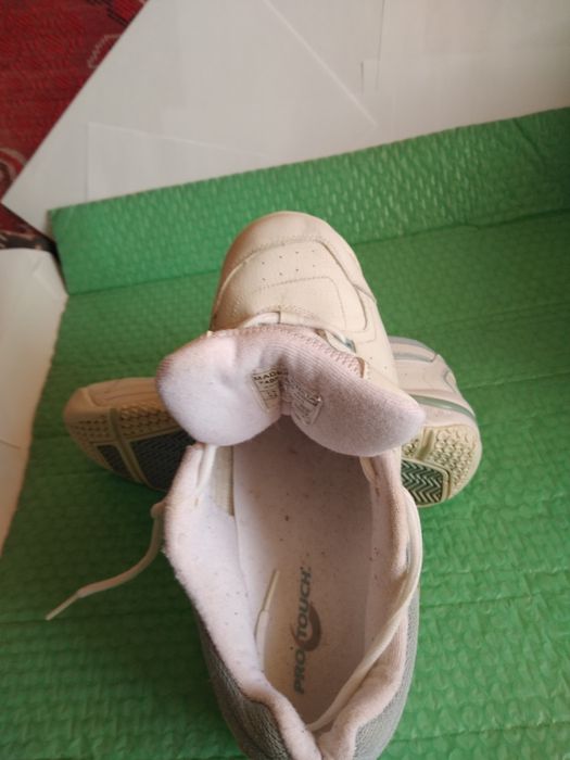Adidasi   ProTouch