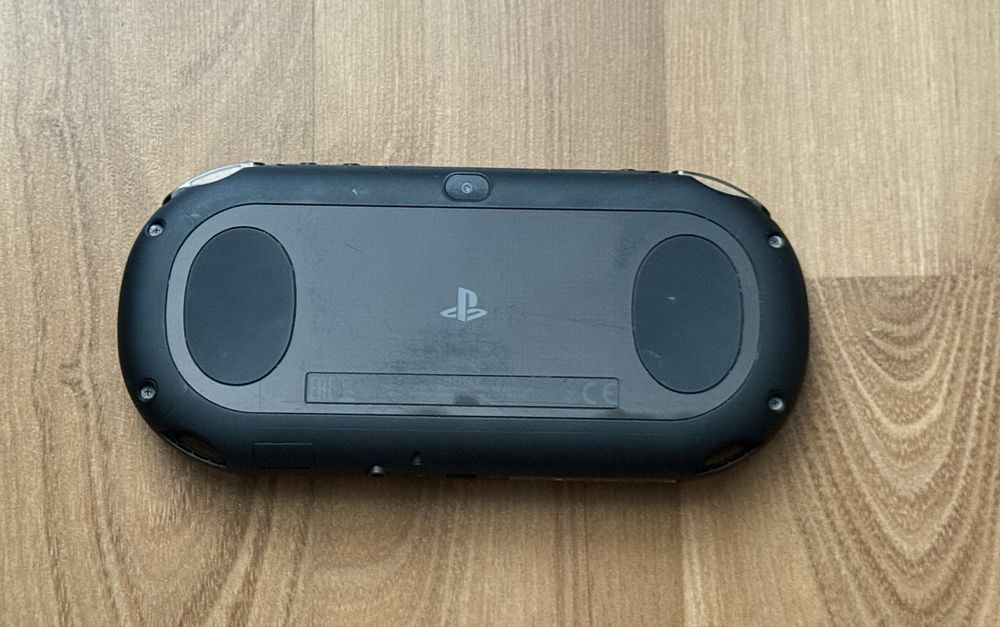PS Vita 2000 slim