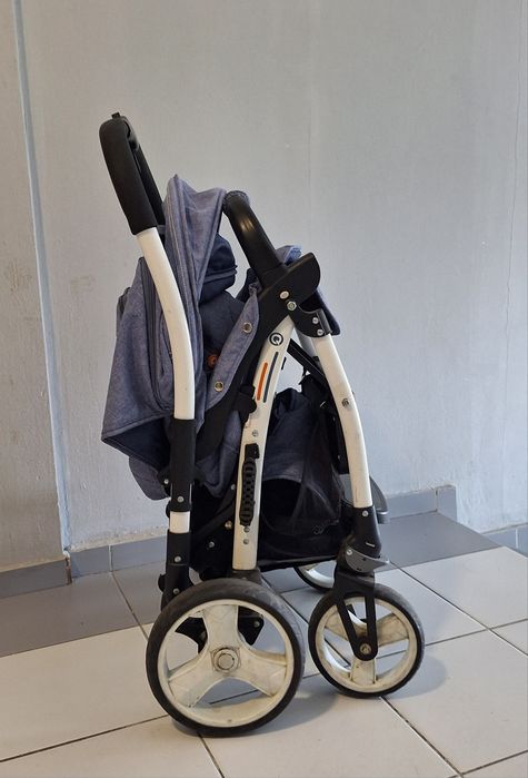 Продам коляску Adamex Quatro Monza