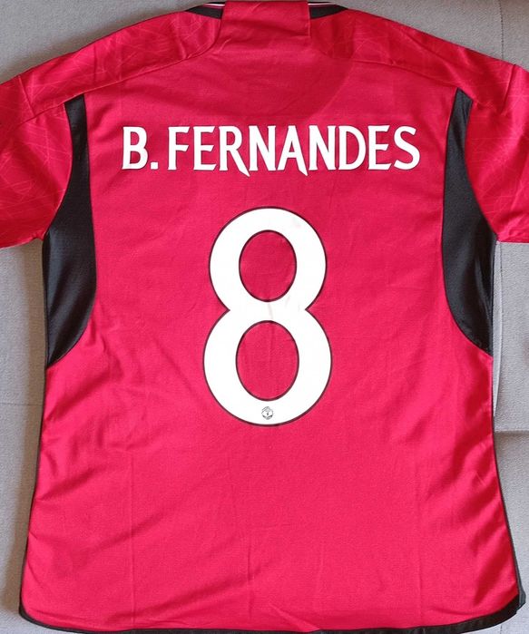 Домакински екип на Манчестър Юнайтед 2023-24