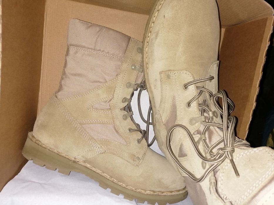 Vind bocanci diferiti