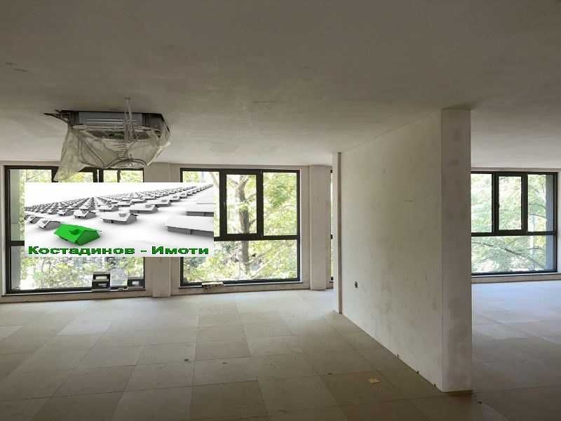 Дава се под наем Офис в Пловдив, Кючук Париж - 221 кв.м за 1440 € - Снимка #1