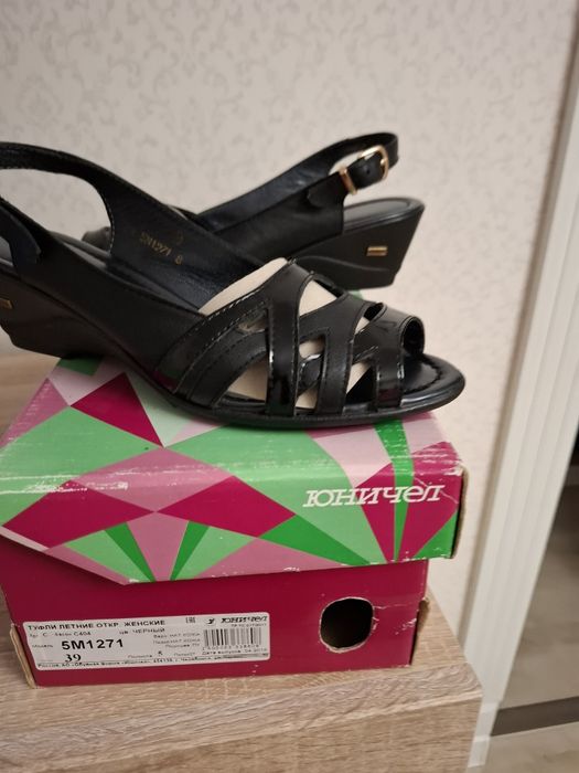 Продам босоножки