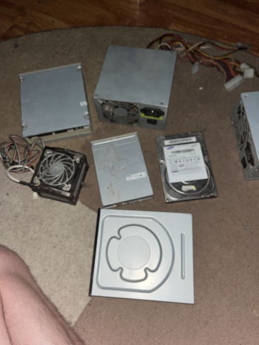 Vand piese de calculataore