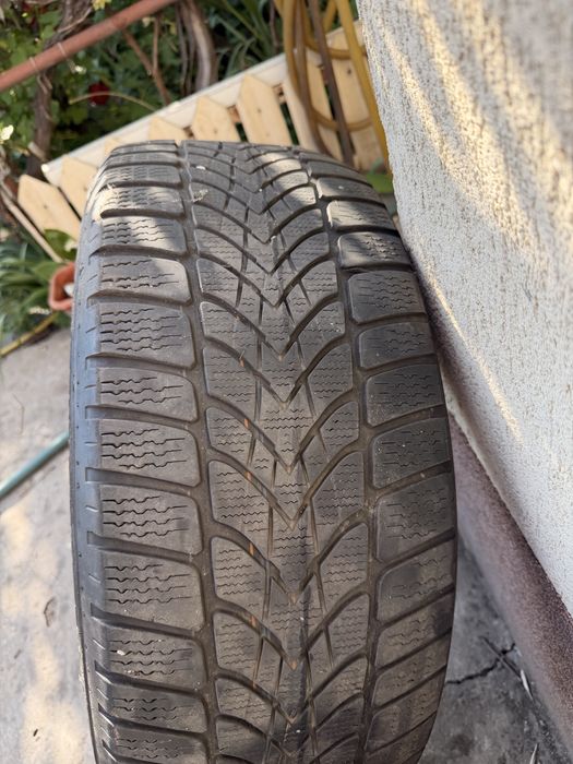 Vand anvelope vara  Bridgestone 225.50.17 + iarna Dunlop 225.55.17