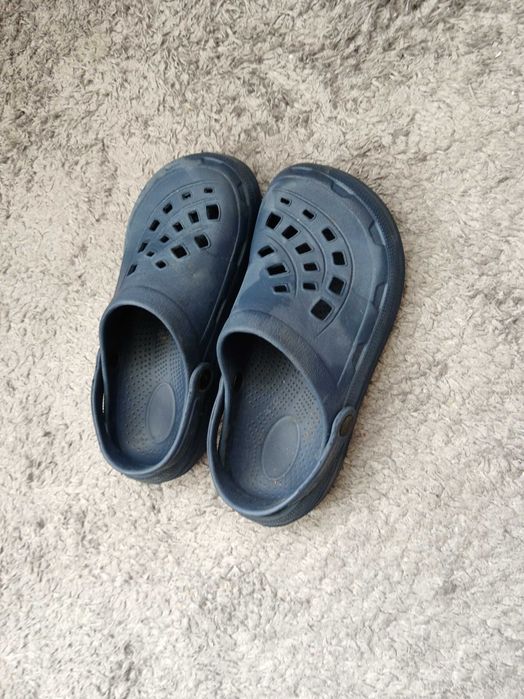 Papuci crocsi.albastri mărimea 32..33