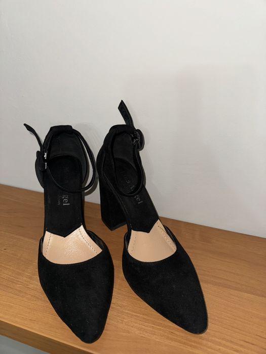 Продам женские туфли