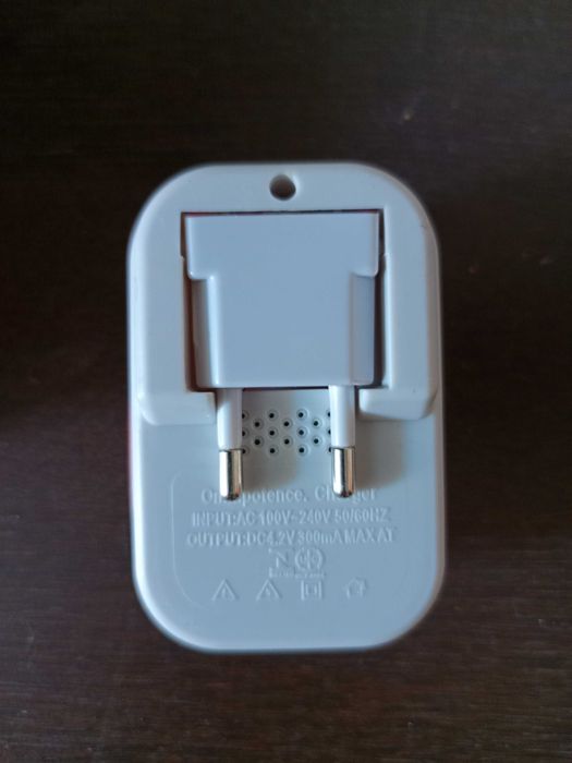 Универсальное зарядное устройство .