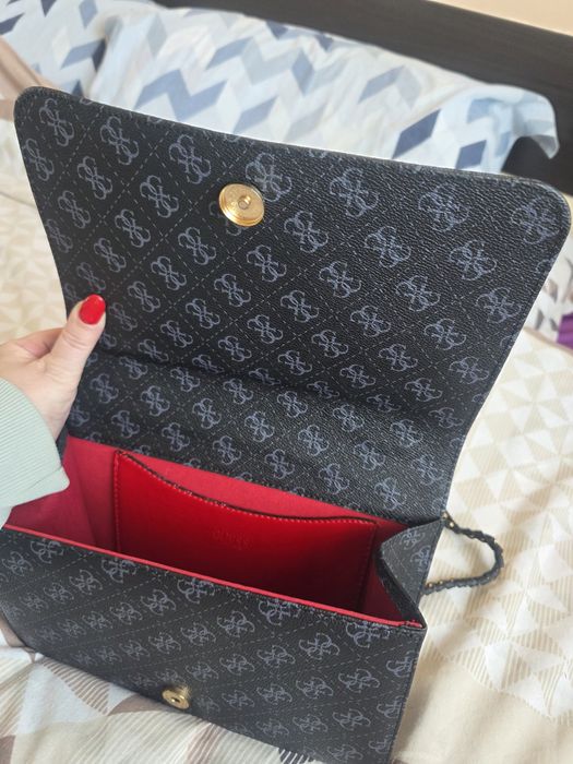 Данска чанта Guess