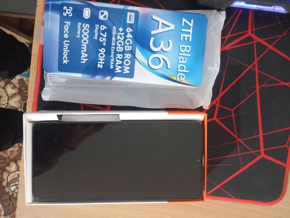 Продам совсем новый телефон.