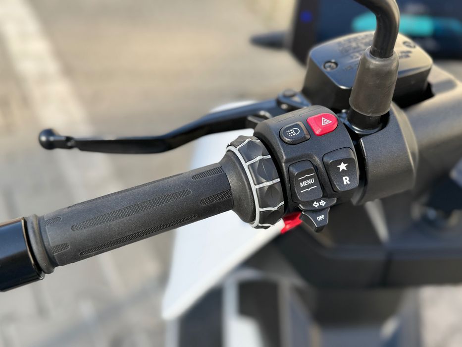 Scuter electric BMW CE04 2024 nou