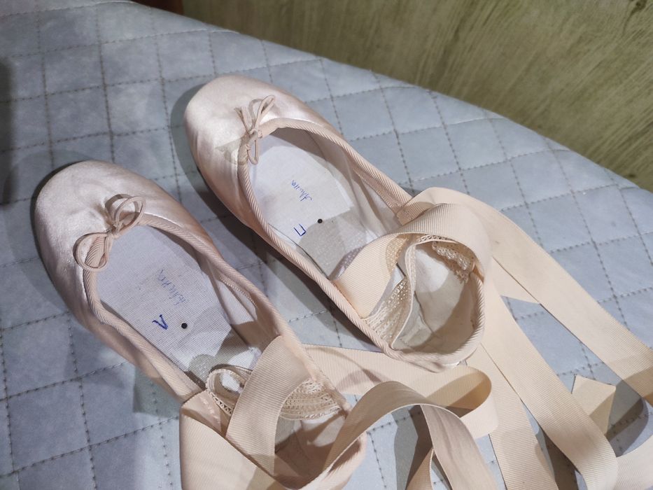 Продам Пуанты балетные б/у.