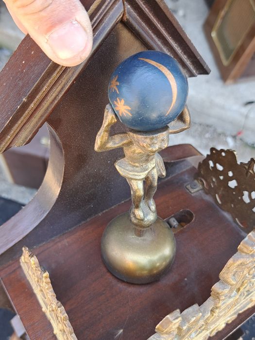 Ceas vechi cu ornamente bronz