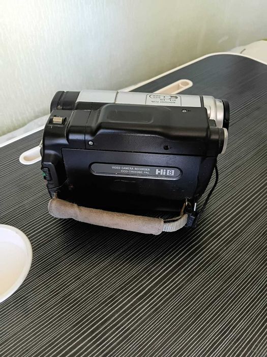 Видеокамера Sony CCD-TRV438E