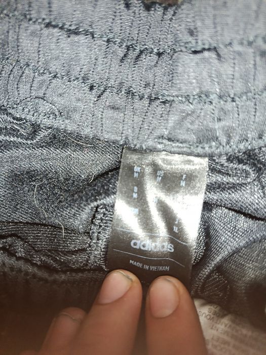 Панталон adidas.