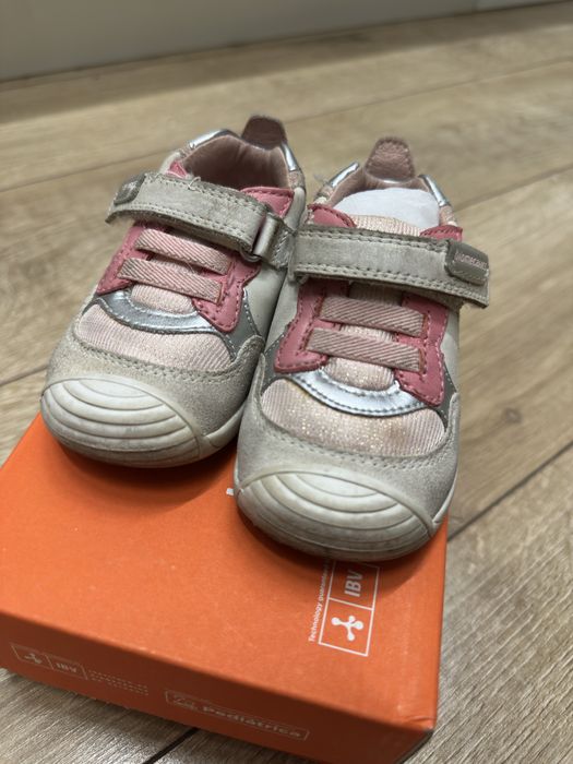 Продам детскую обувь