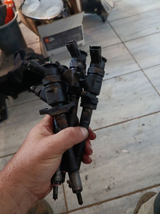 Vînd injectoare Citroen Berlingo