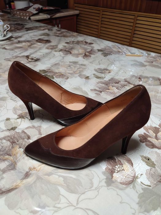 Нарядные женские туфли.