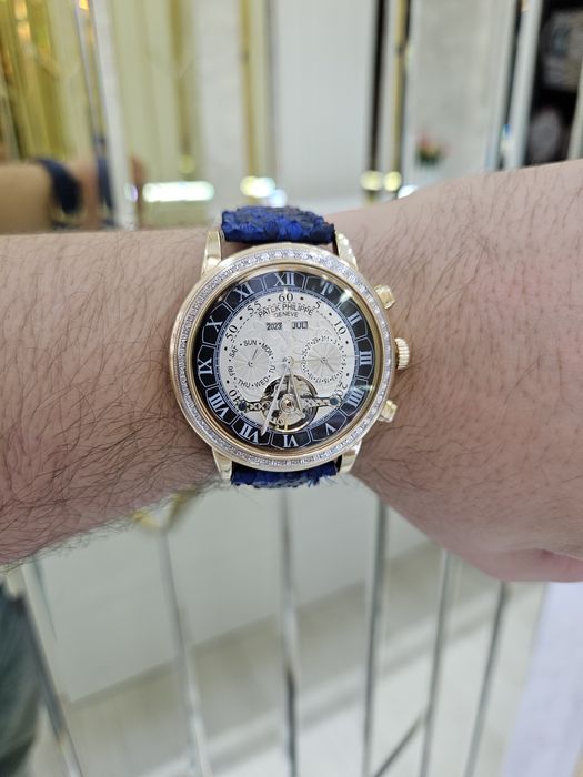 Золотые патек Филип с очень красивым и необычным дизайном