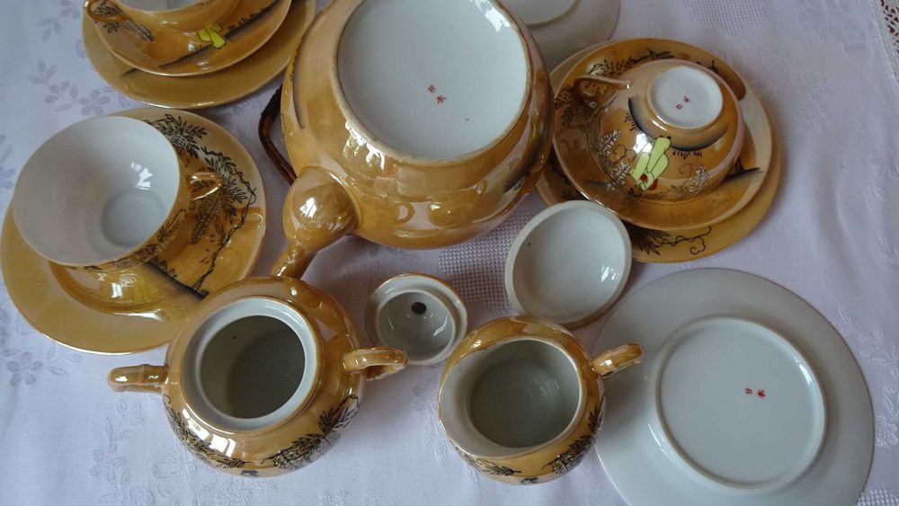 Японски порцеланови тройни сетове, чайник, захарница и каничка..