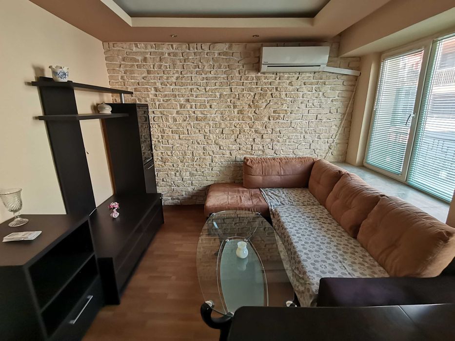 Дава се под наем Двустаен апартамент в Бургас, Център - 60 кв.м за 229.5 € - Снимка #1