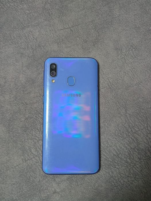 Самсунг А 40 продам