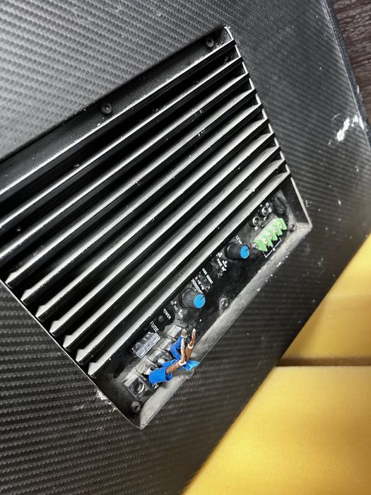 продам автомобильный саббуфер