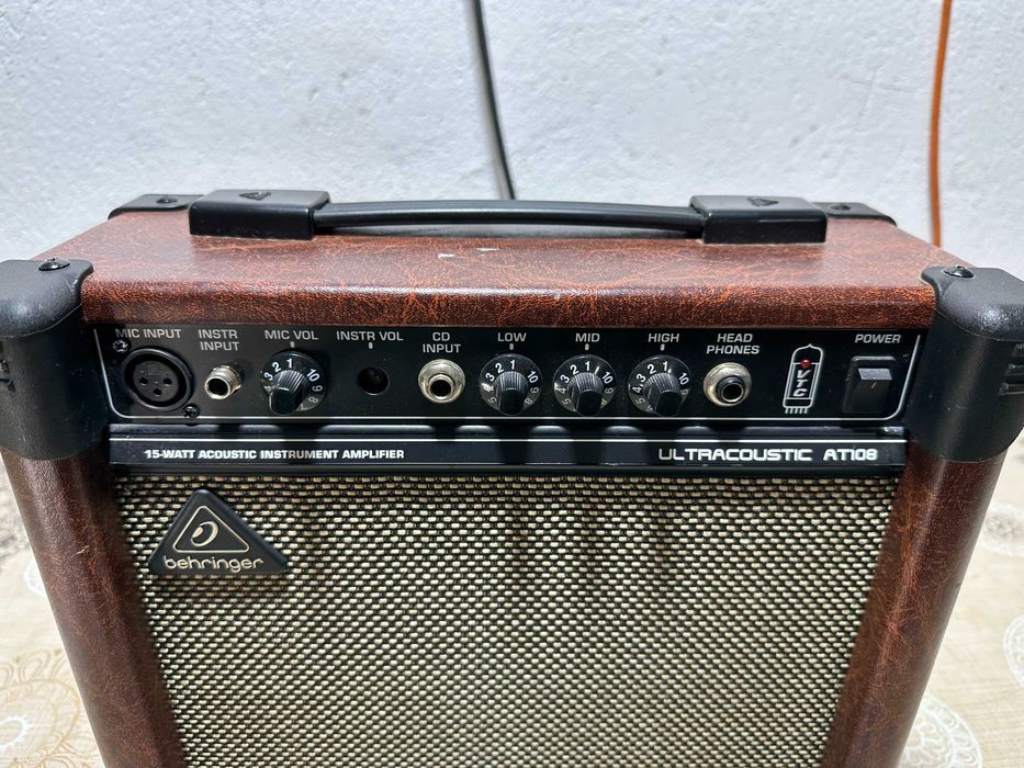 Кубе - Behringer Ultracoustic AT108