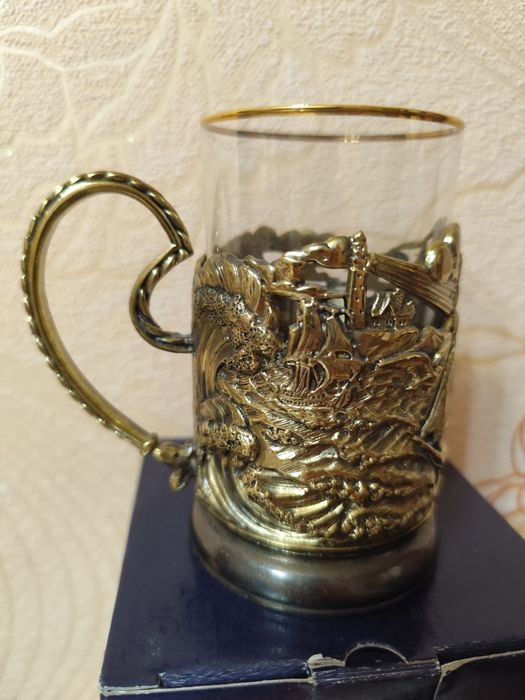 Подстаканники со стаканами