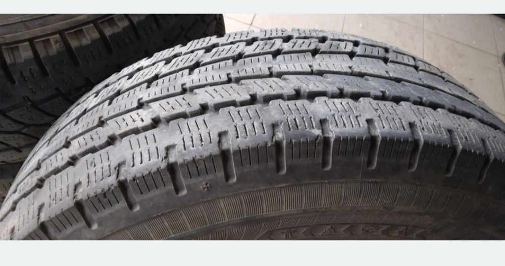 Vand 5 cauciucuri 225 75 r16 C în stare foarte bună la 150 de lei bucata