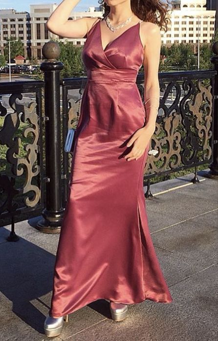 Продам два вечерних платья