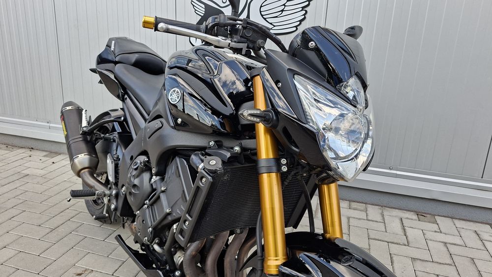 MotoFly vinde Yamaha FZ8 an 2011 Akrapovic