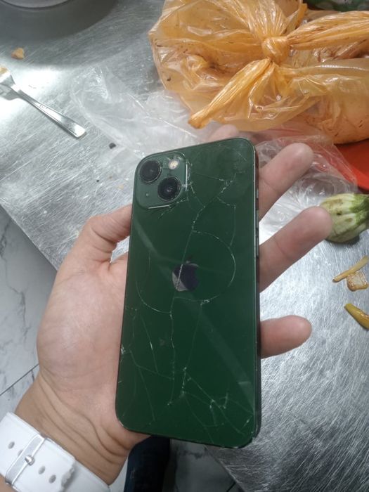 Продам айфон 13..