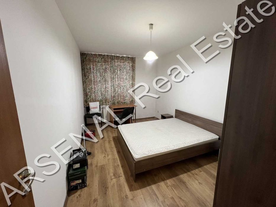 Четиристаен апартамент под наем, Студентски град