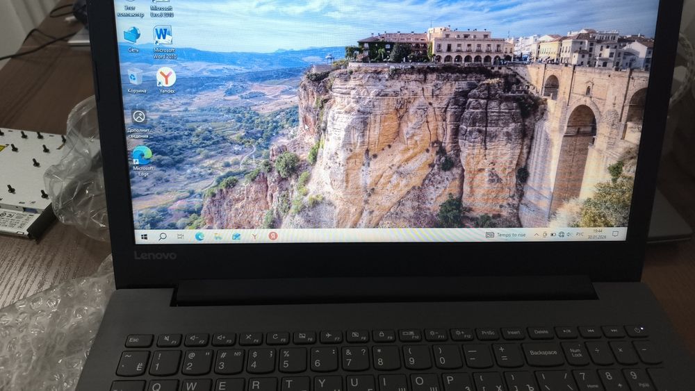 Продам ноутбук Леонова 330 core i5