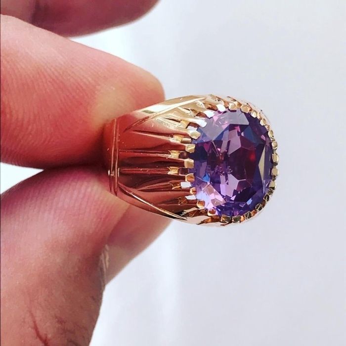 Золотое кольцо 583 пробы с александритом